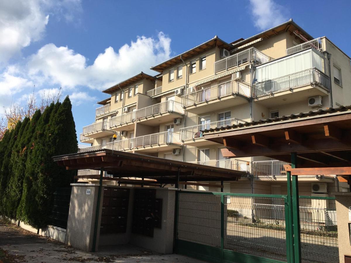 Apartamento Kék Hullám Apartman Siófok Exterior foto